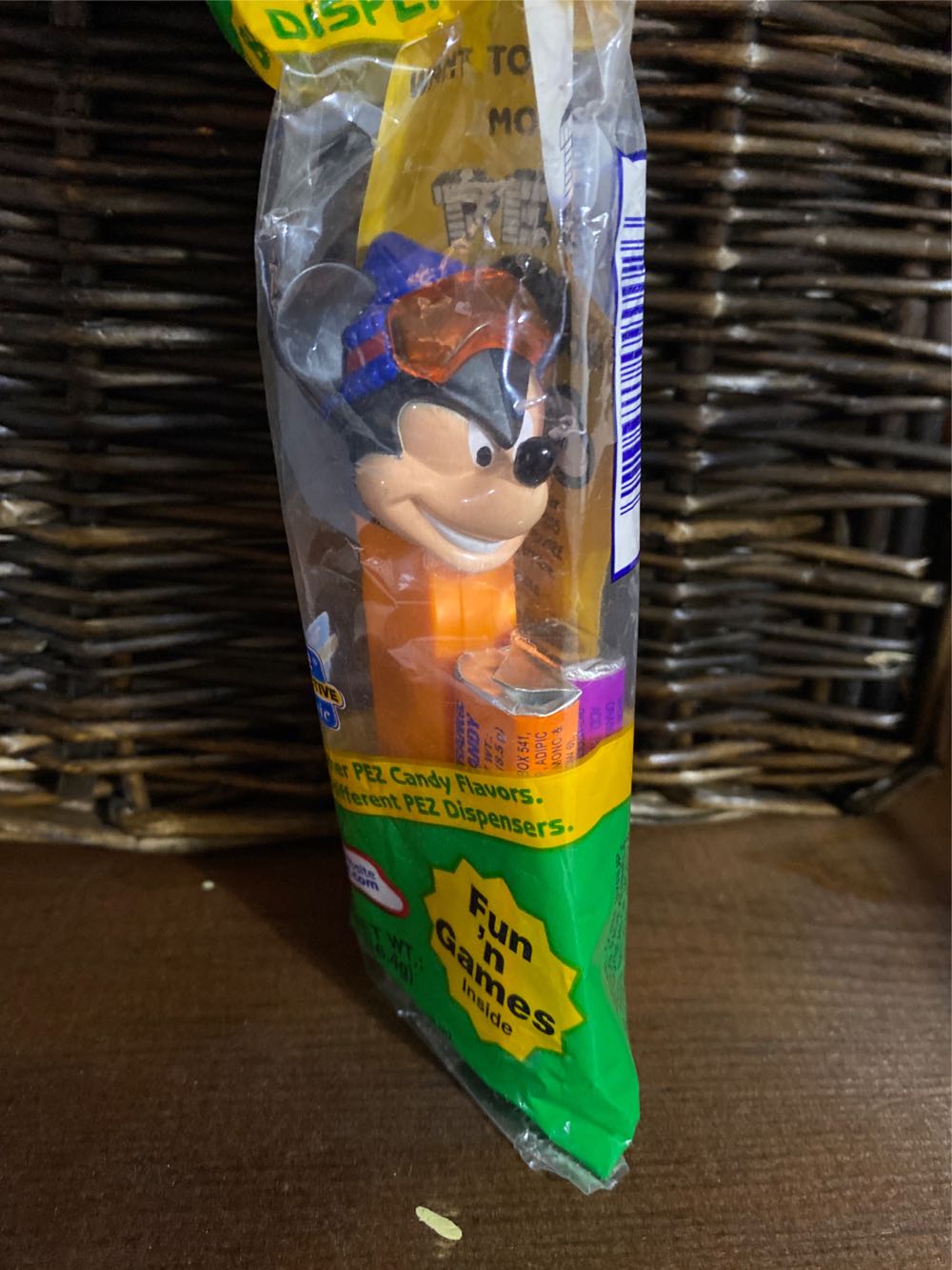 Disney Extreme - Mickey - Disney Extreme pez collectible - Main Image 2