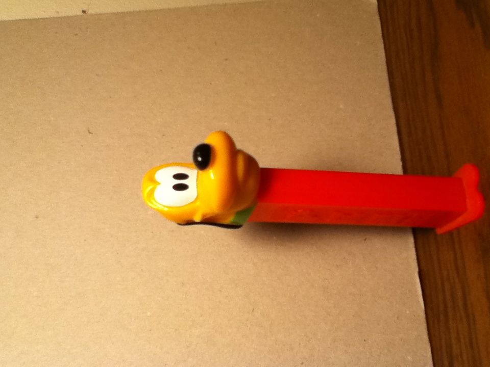 Pluto - Disney - Disney Classics pez collectible - Main Image 2