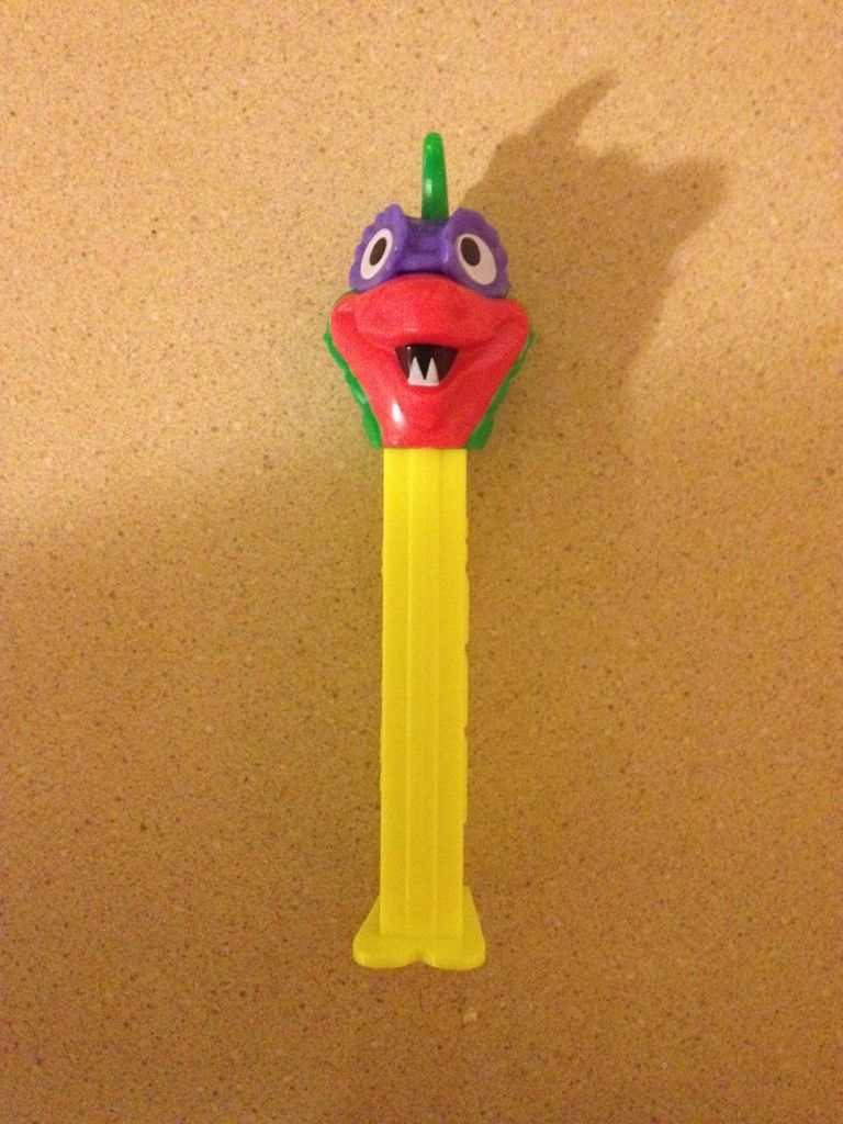 Fly-Saur (Brutus) (5) - Pez-A-Saurs (complete) pez collectible - Main Image 2