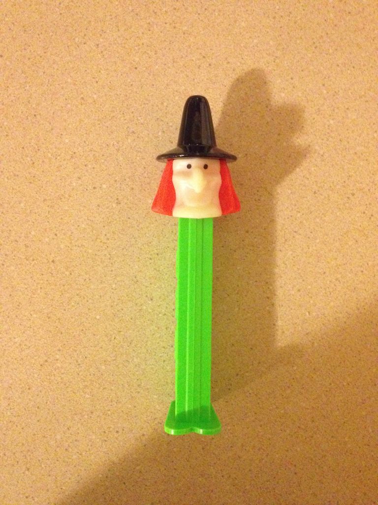 Witch - Oldest School - Halloween pez collectible - Main Image 2