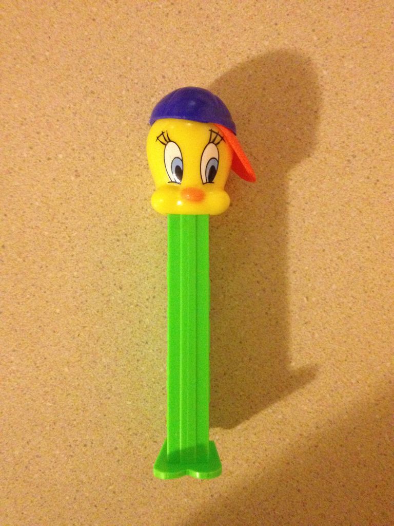 Tweety - Cap - Looney Tunes pez collectible - Main Image 2