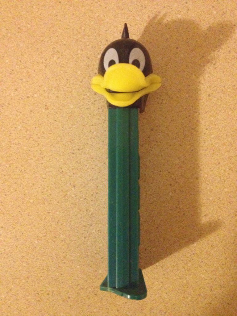 Daffy Duck - Old School - Looney Tunes pez collectible - Main Image 2
