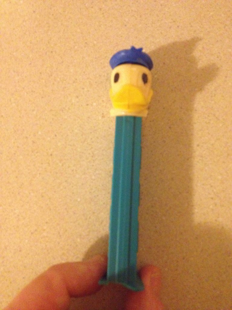 Donald Duck - Old School - Disney Classics pez collectible - Main Image 2