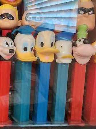 Donald Duck - Old School - Disney Classics pez collectible - Main Image 3