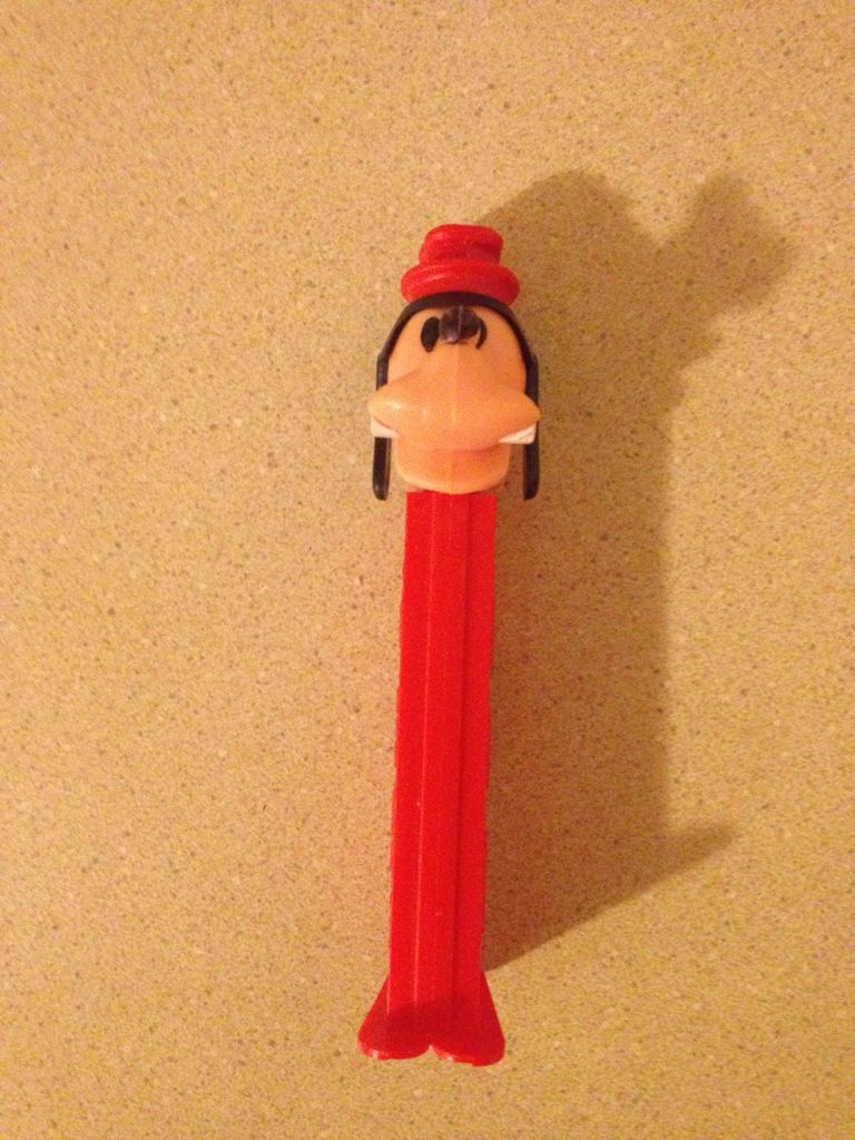 Goofy - Oldest School - Disney Classics pez collectible - Main Image 2
