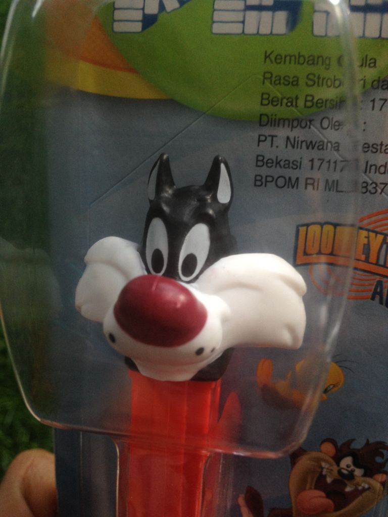 Sylverster - Looney Tunes Active! pez collectible - Main Image 2