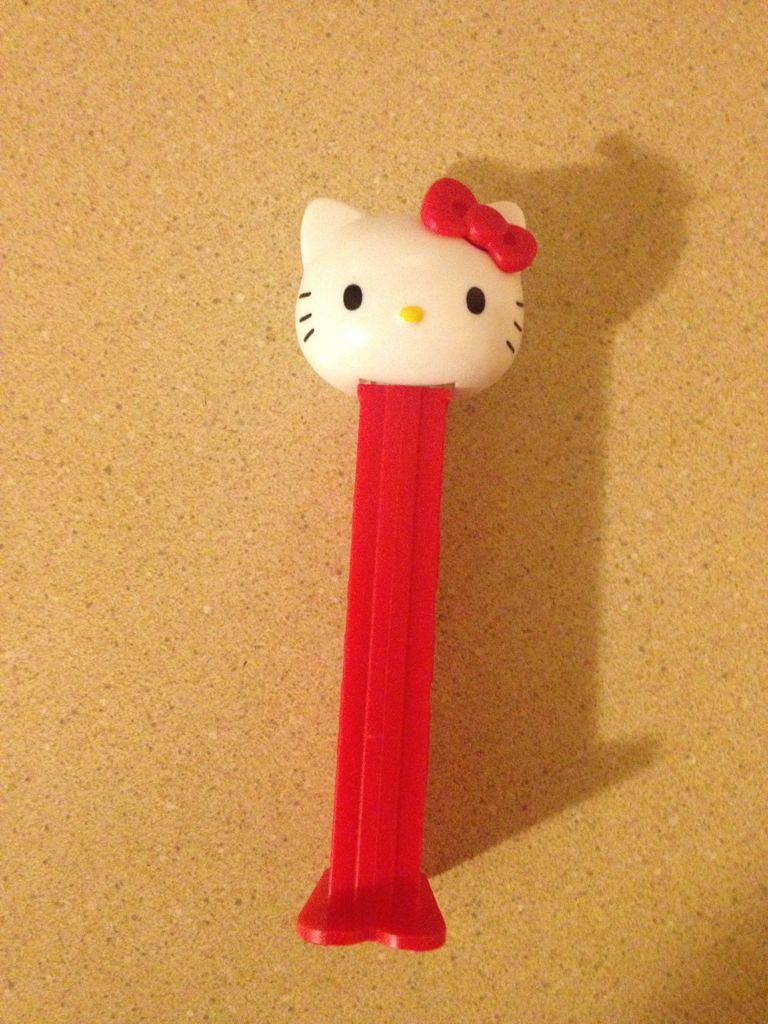 Hello Kitty - Red Bow - Hello Kitty pez collectible - Main Image 2