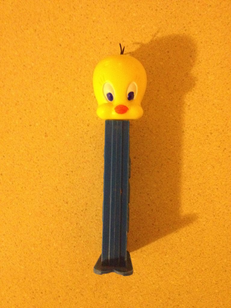 Tweety Bird - Red Stem - Looney Tunes pez collectible - Main Image 2