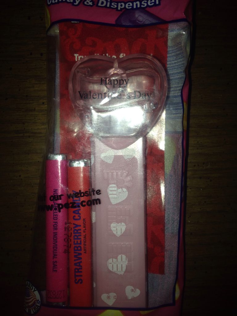 Heart (crystal pink) - Happy Valentine’s Day - Valentine’s Day pez collectible - Main Image 2