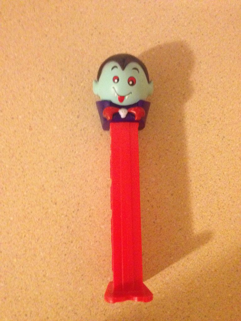 Halloween - Vampire, baby, red stem - Halloween pez collectible - Main Image 2