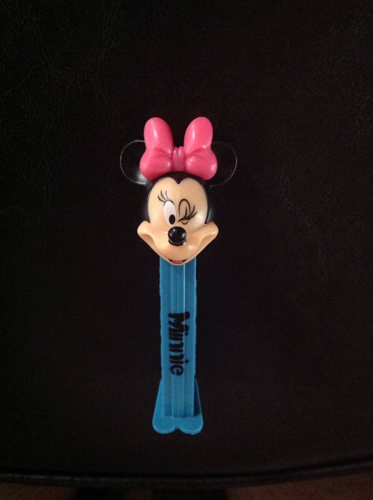 Disney - Minnies Bowtique - Minnie D - Disney - Minnies Bowtique pez collectible - Main Image 1