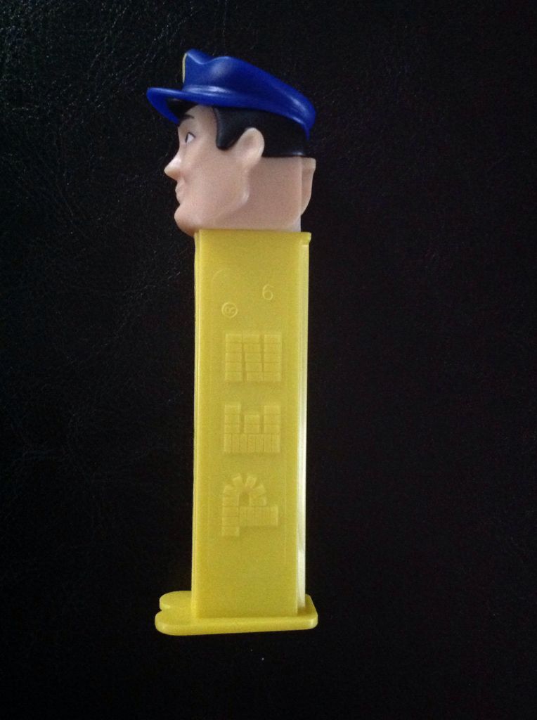 Policeman - Heroes (complete) pez collectible - Main Image 2