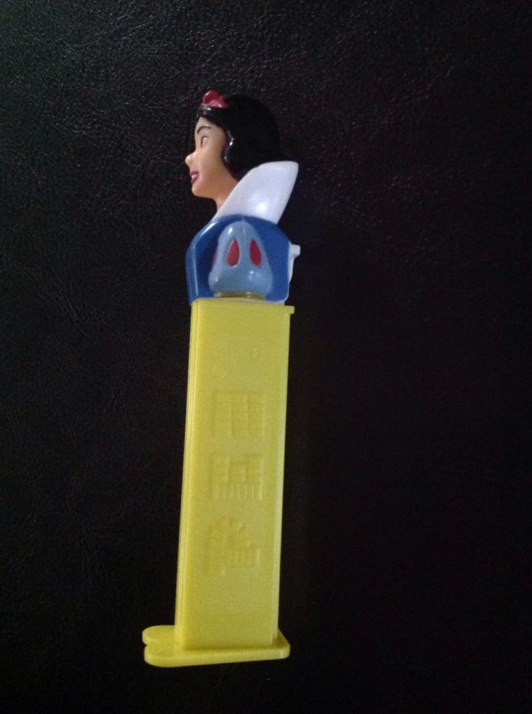 Disney Princess - Snow White B (euro) - Disney Princesses pez collectible - Main Image 2