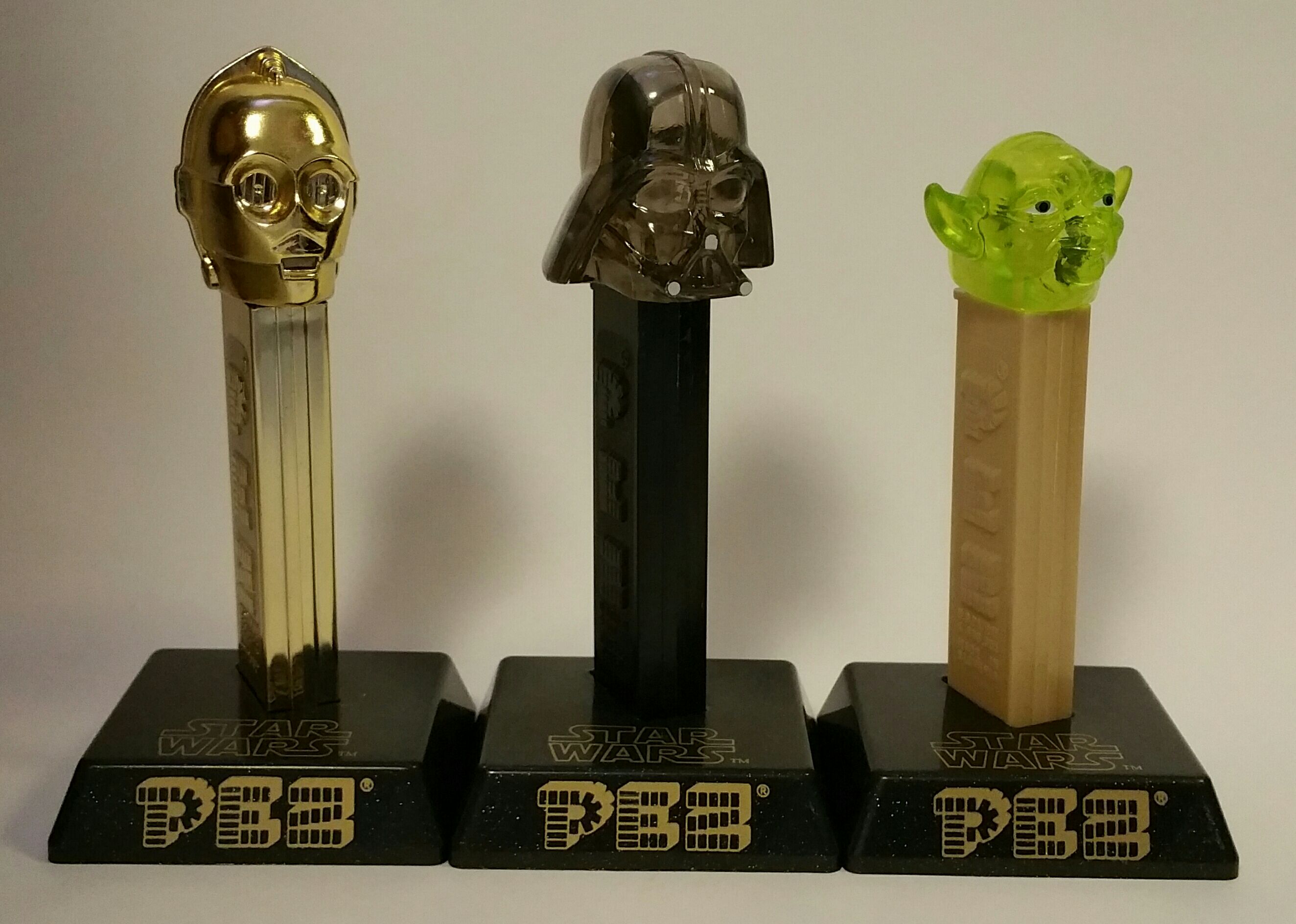 Star Wars - Limited Edition - Yoda Crystal Head - Star Wars pez collectible - Main Image 2
