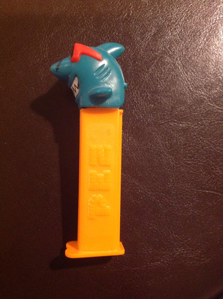 Crazy Animals - Shark - European pez collectible - Main Image 2
