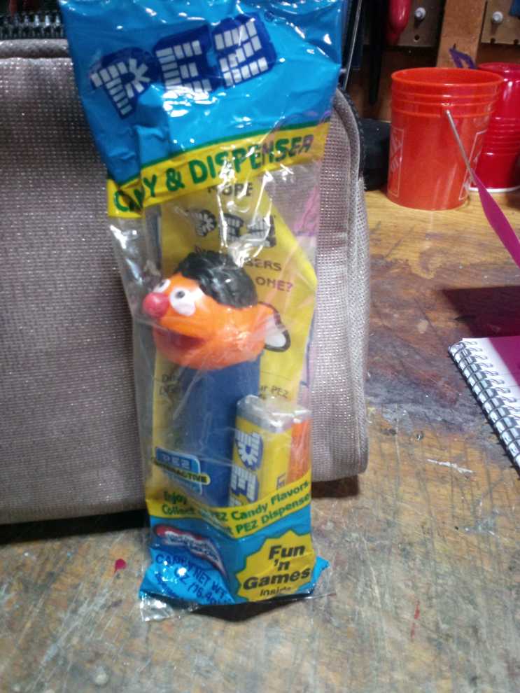 Ernie- Sesame Street - Sesame Street pez collectible - Main Image 2