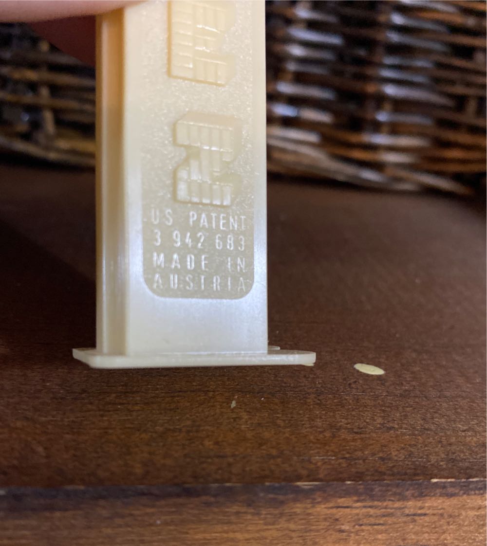 Peanuts - Snoopy 3.9 - PEANUTS pez collectible - Main Image 2