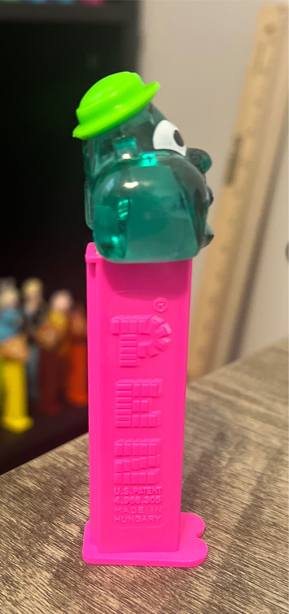 Bubbleman - Crystal Green Face - BUBBLEMAN pez collectible - Main Image 2