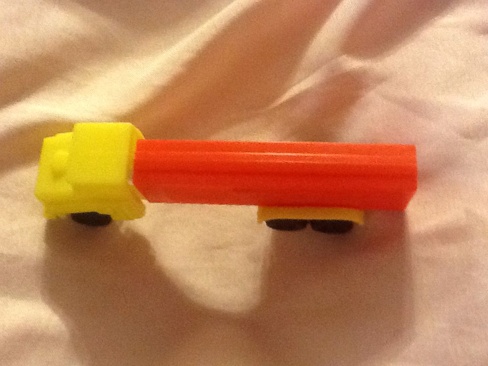 Trucks - Series D - R1 Cab - Red With Yellow Cab - Trucks pez collectible - Main Image 2