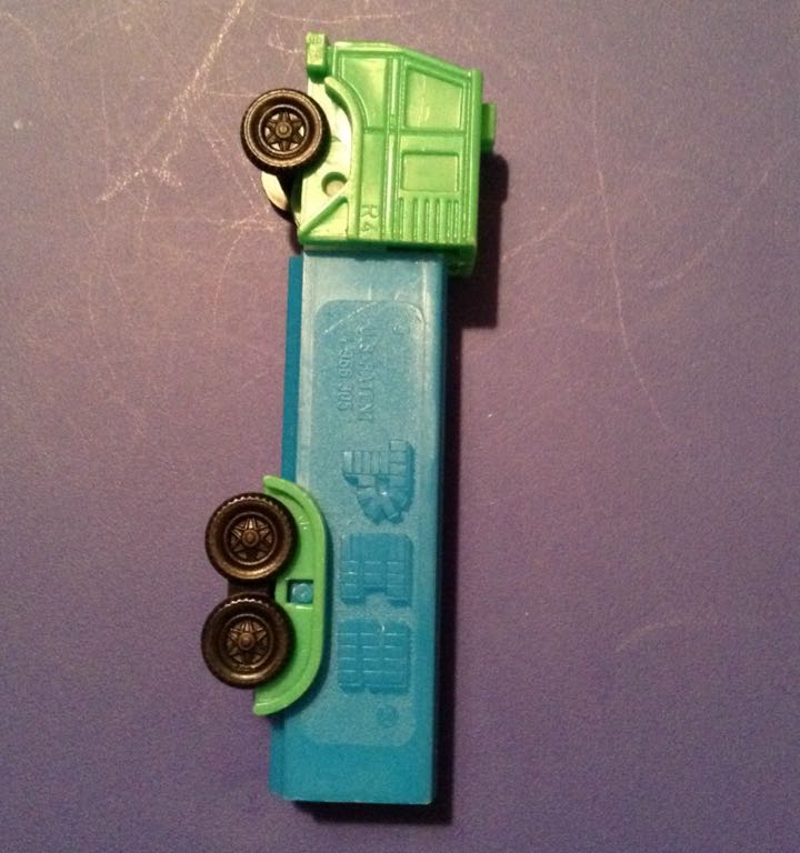Trucks - Series D - R4 Cab - Blue With Green Cab  - Trucks pez collectible - Main Image 2