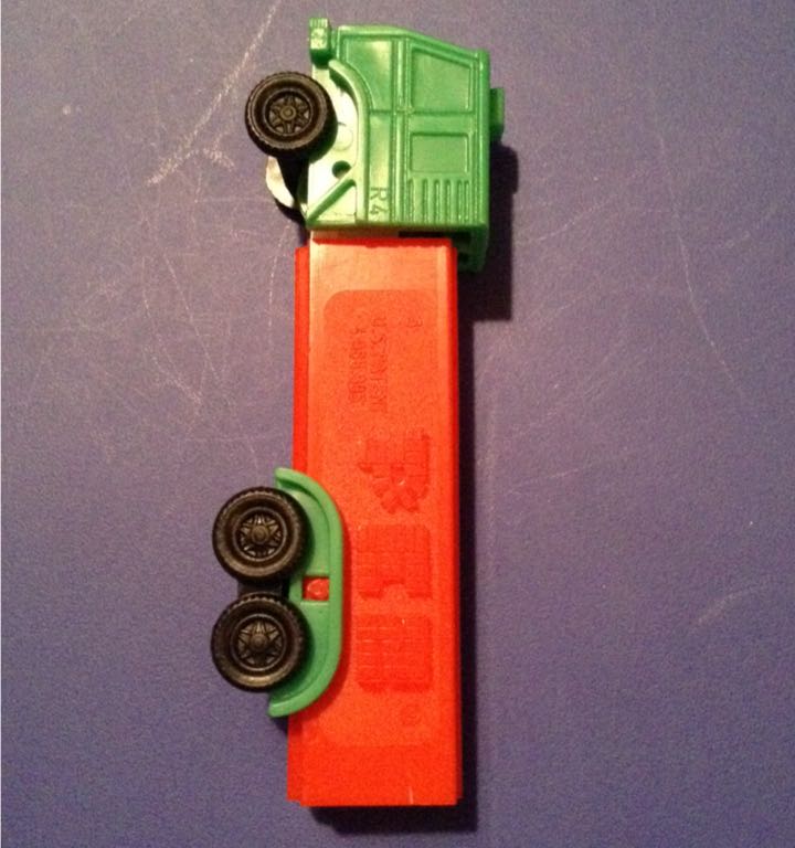 Trucks - Series D - R4 Cab - Red With Green Cab  - Trucks pez collectible - Main Image 2