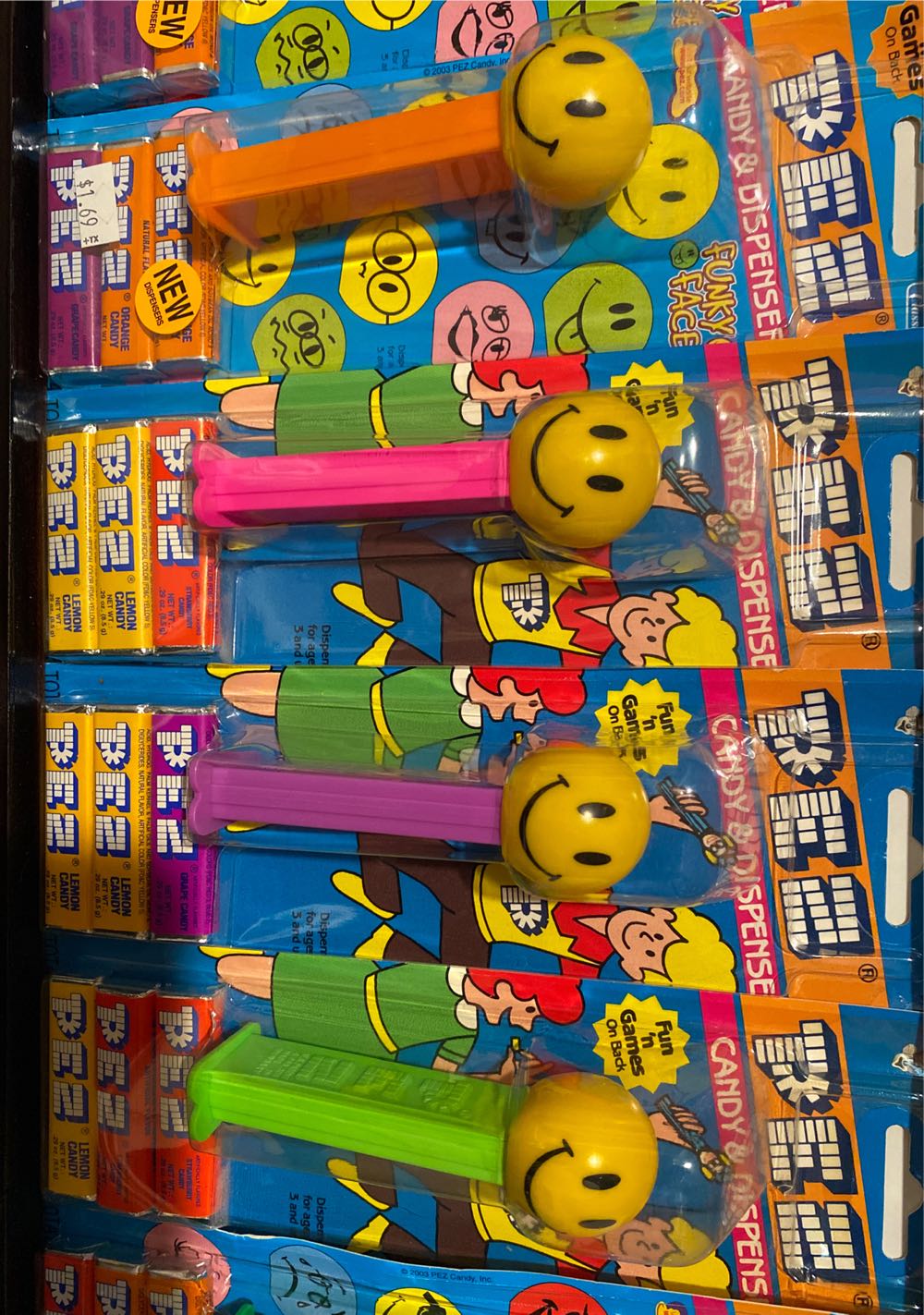 Funky Faces - Smiley Face - Pez Funky Faces pez collectible - Main Image 2