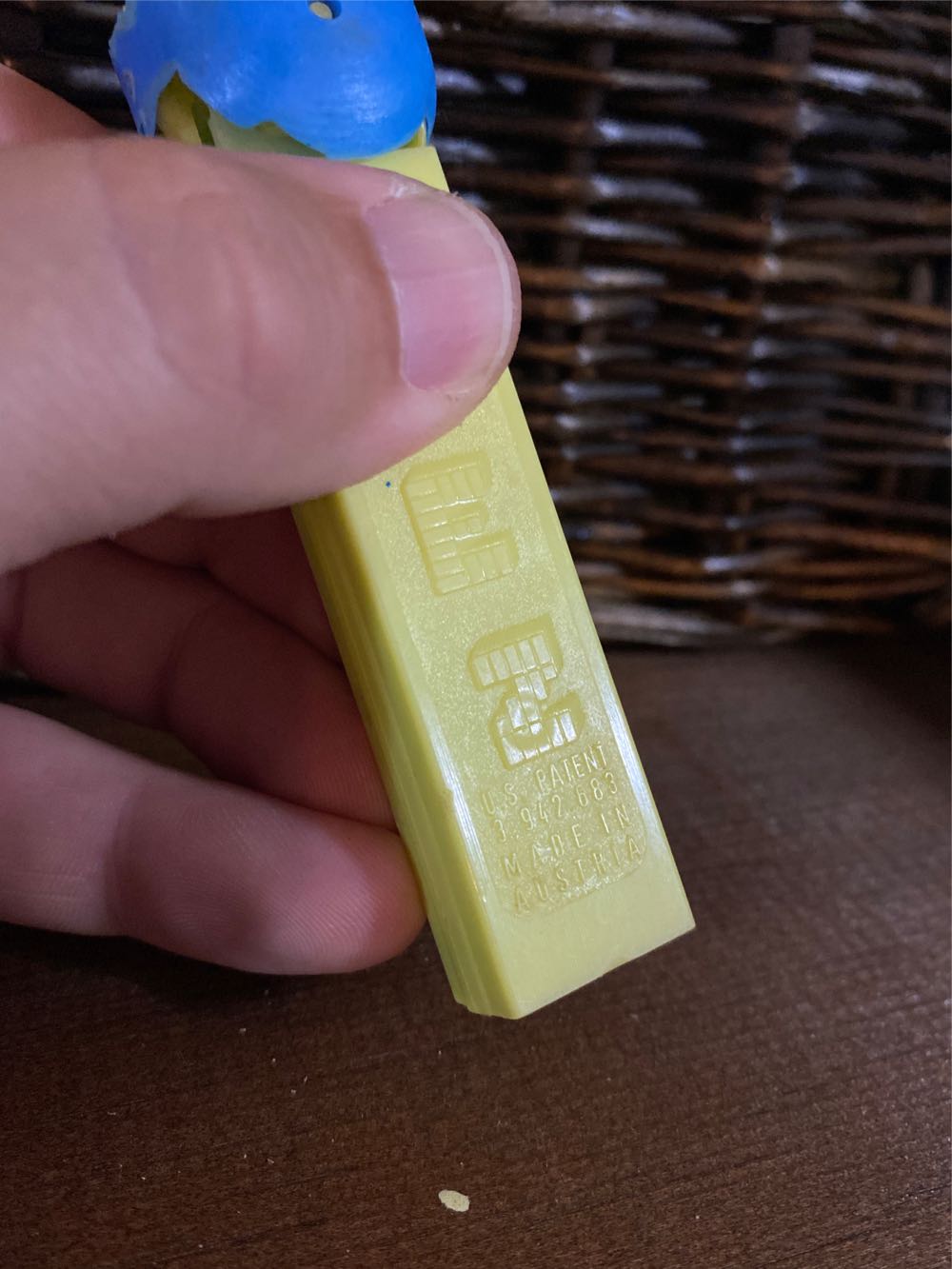 Easter - Chick In Blue Egg (Thin Shell) - Easter pez collectible - Main Image 2