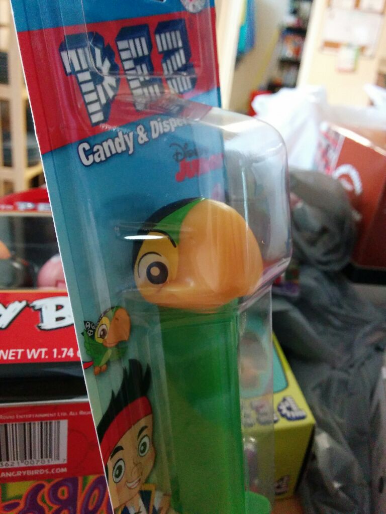 Skully - Jake and the Never Land Pirates pez collectible - Main Image 2