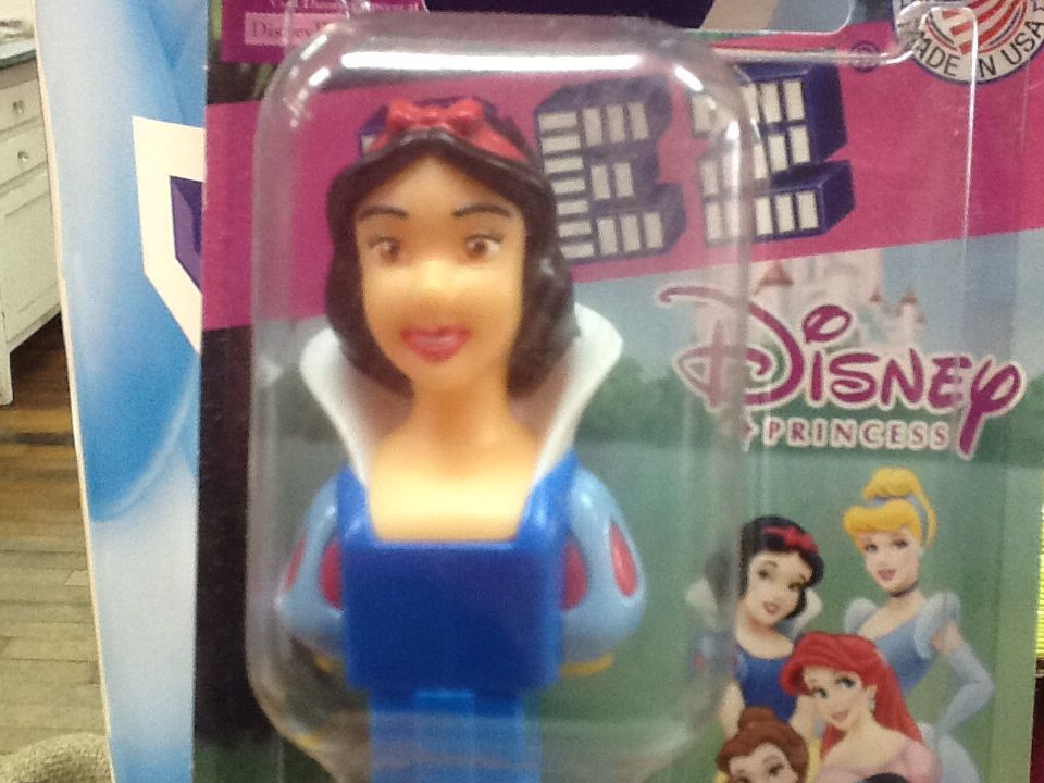 Snow White - Disney Princess - Disney Princesses pez collectible - Main Image 2