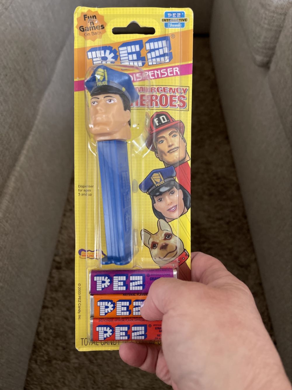 Emergency Heroes - Policeman 2014 - Emergency Heroes pez collectible - Main Image 2