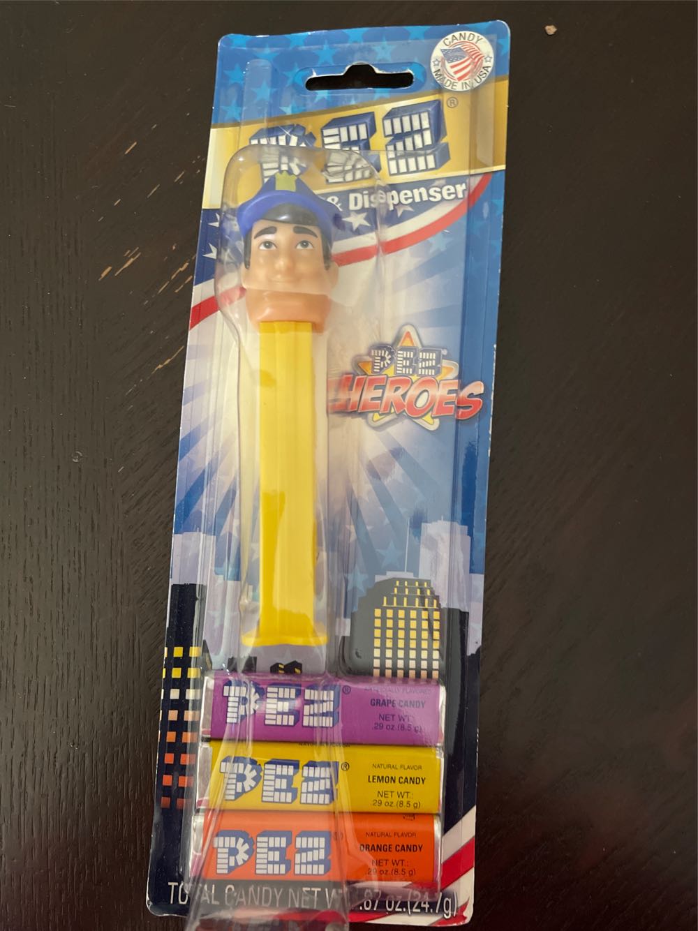 Emergency Heroes - Policeman 2014 - Emergency Heroes pez collectible - Main Image 3