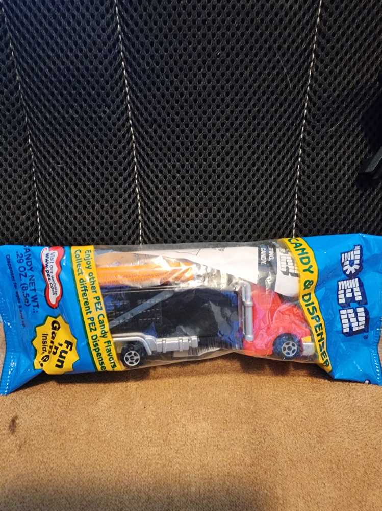 Trucks - Series E - Tanker - PEZ Trucks pez collectible - Main Image 3