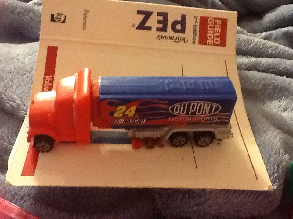 Truck - Du Pont #24 - Trucks - Nascar pez collectible - Main Image 2