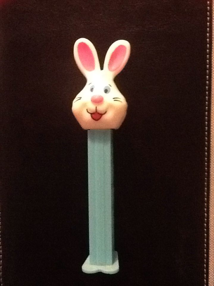 Trucks - Series D - R4 Cab - Red With Blue Cab