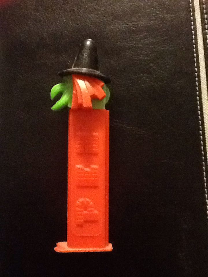 Witch - Hair Not Attached - Halloween - Witches pez collectible - Main Image 2