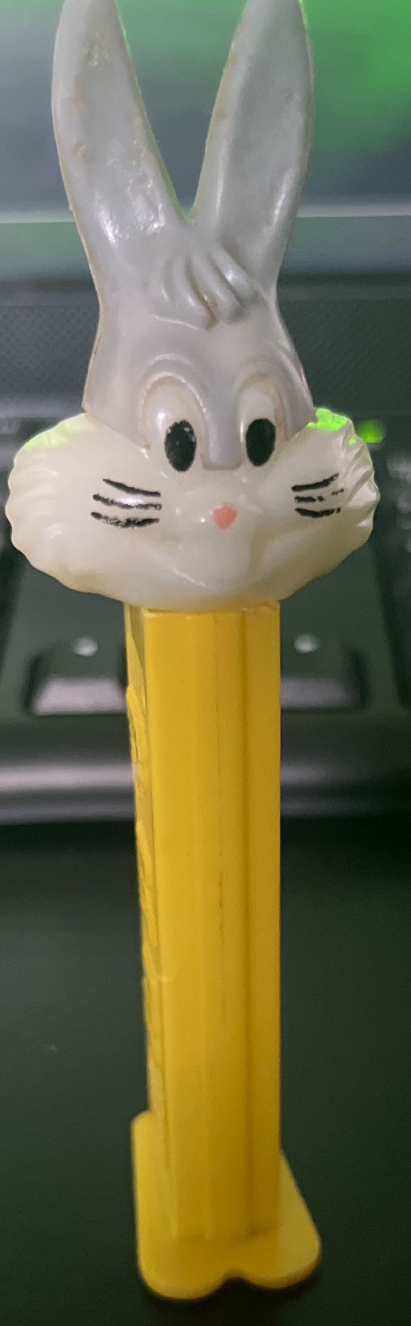 Looney Tunes - Bugs Bunny With Visor - Warner Brothers - Looney Tunes pez collectible - Main Image 2