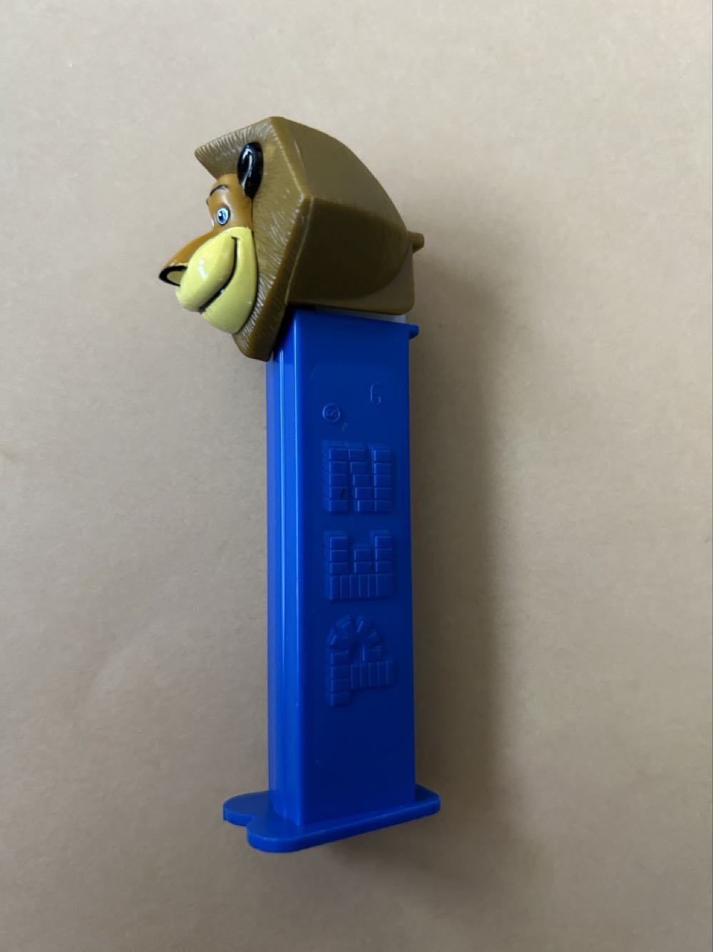 Alex the Lion - Madagascar pez collectible - Main Image 2