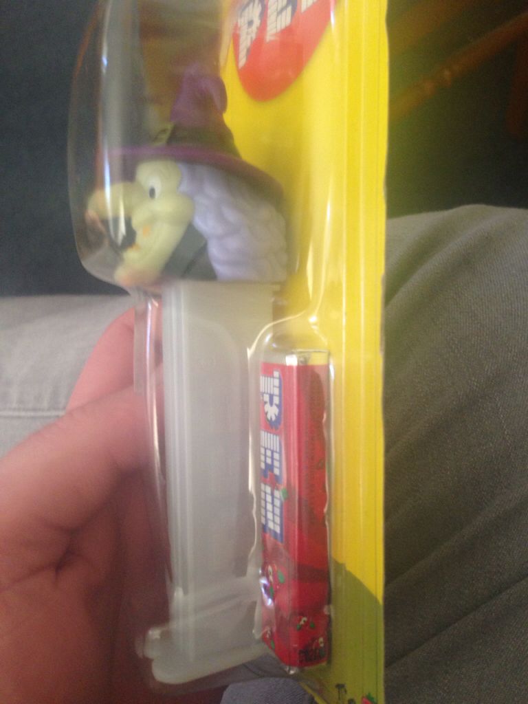Witch  pez collectible - Main Image 2