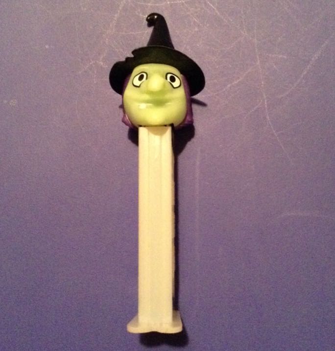 Halloween Glow In The Dark Witch Unpackaged  - Halloween pez collectible - Main Image 2