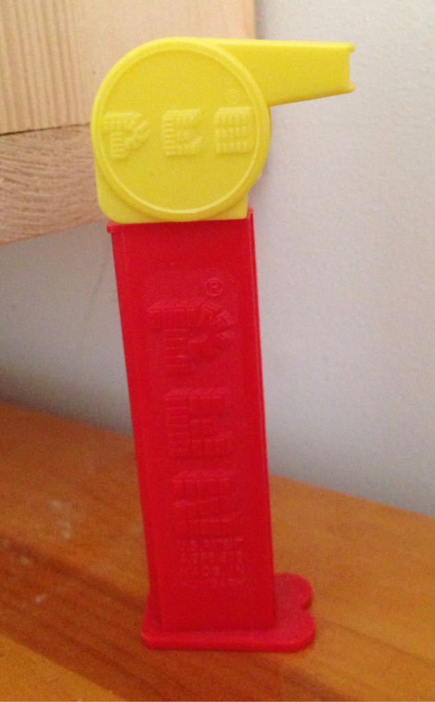 Coach Whistle Solid Yellow - Coach Whistle pez collectible - Main Image 2