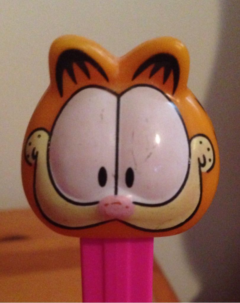Garfield - Garfield On Neon Pink Stem - Garfield & Friends pez collectible - Main Image 2