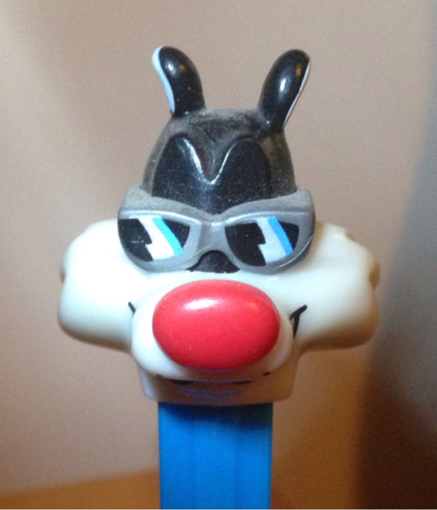 Looney Toons - Cool Sylvester - Looney Toons pez collectible - Main Image 2