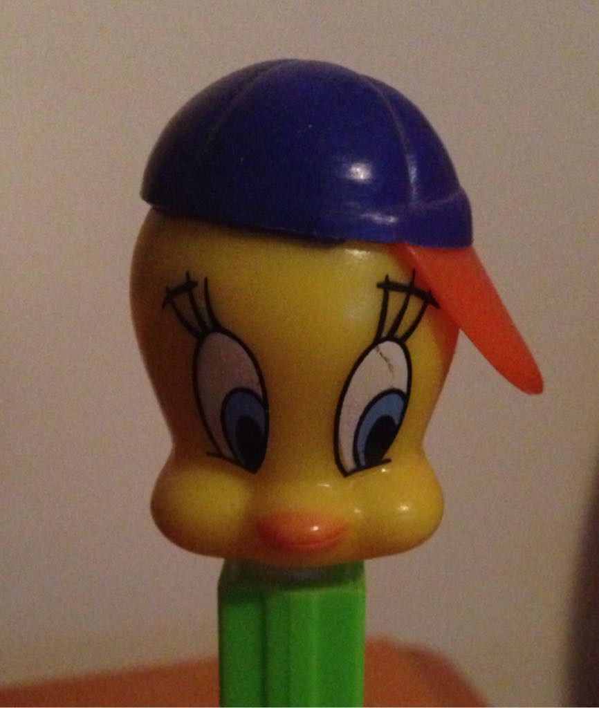 Looney Toons - Tweety Bird With Hat - Looney Toons pez collectible - Main Image 2