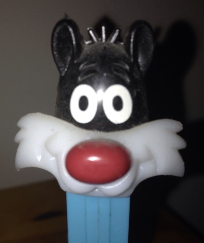 Looney Toons - Sylvester - Looney Toons pez collectible - Main Image 2
