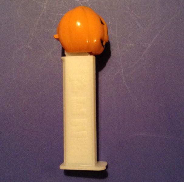 Halloween: Pumpkin B - Halloween pez collectible - Main Image 2