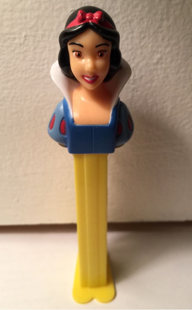 Winnie The Pooh (B) - Thin eyebrows, red collar