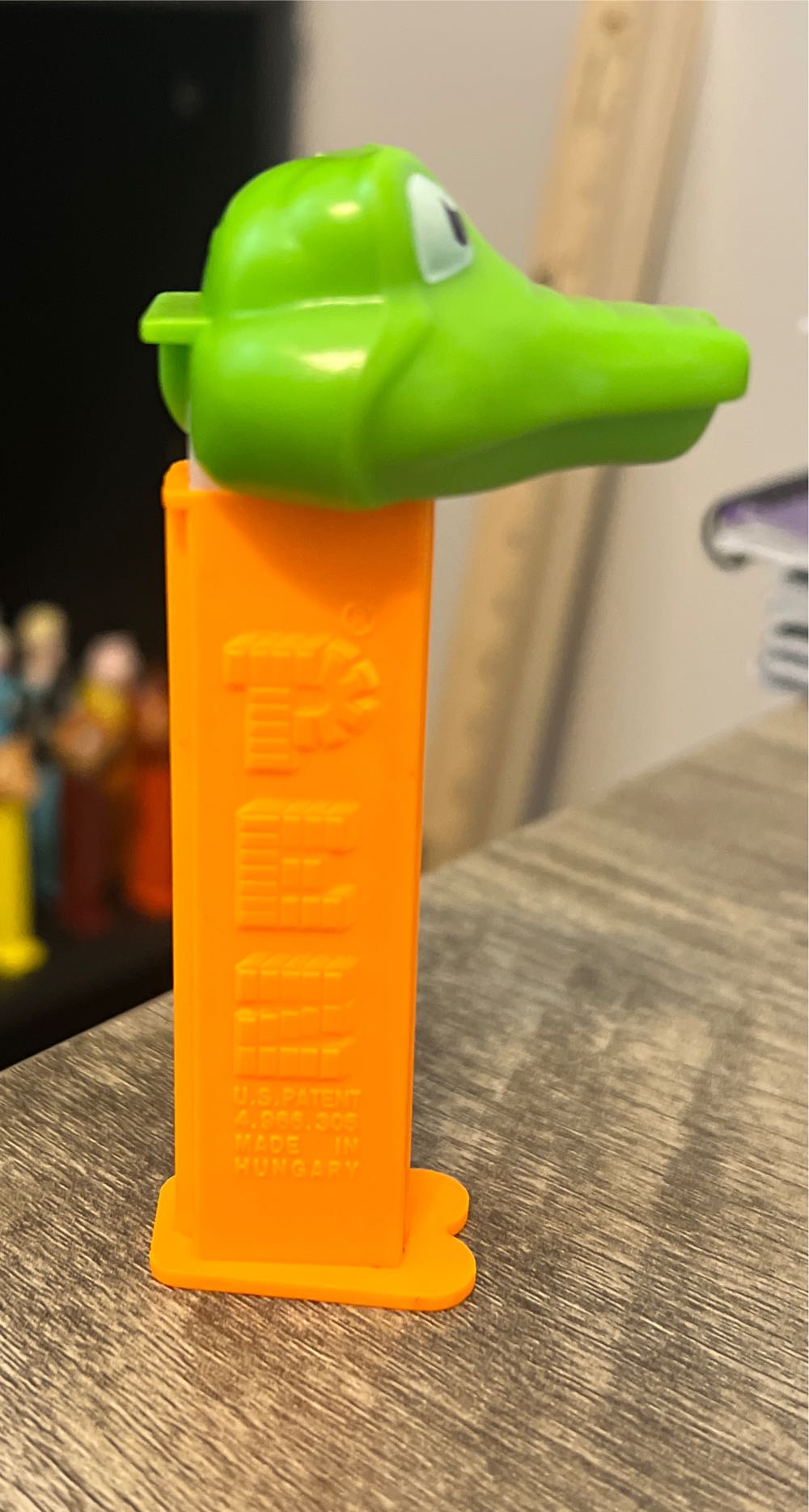 Safari Animals - Crocodile B - Safari Animals pez collectible - Main Image 2