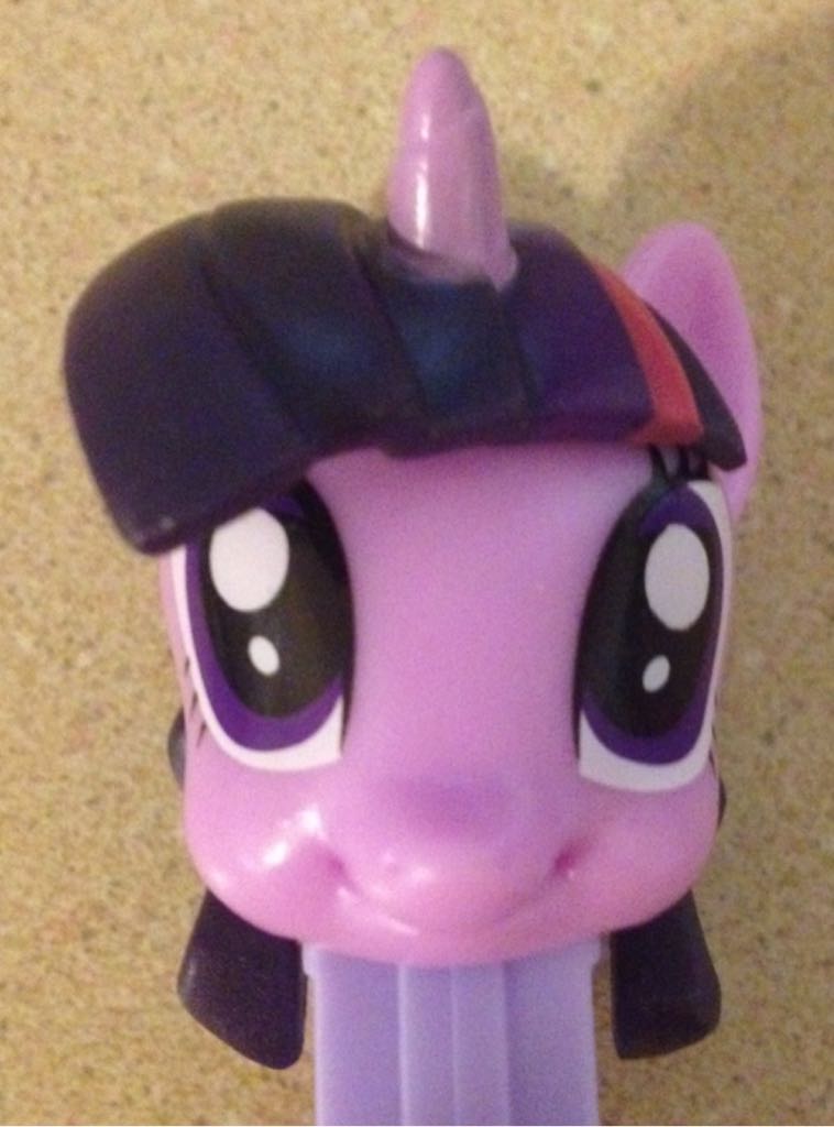 Johnny Lightning PEZ 1 ’65 Ford Mustang 