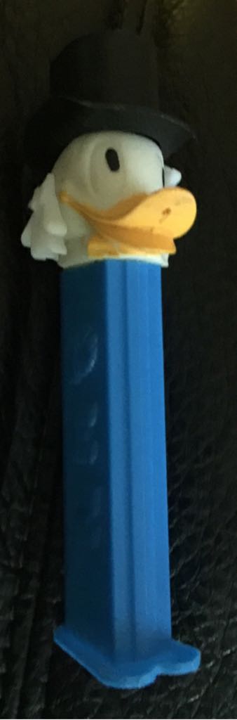 Hello Kitty - Full Body with Pink Heart