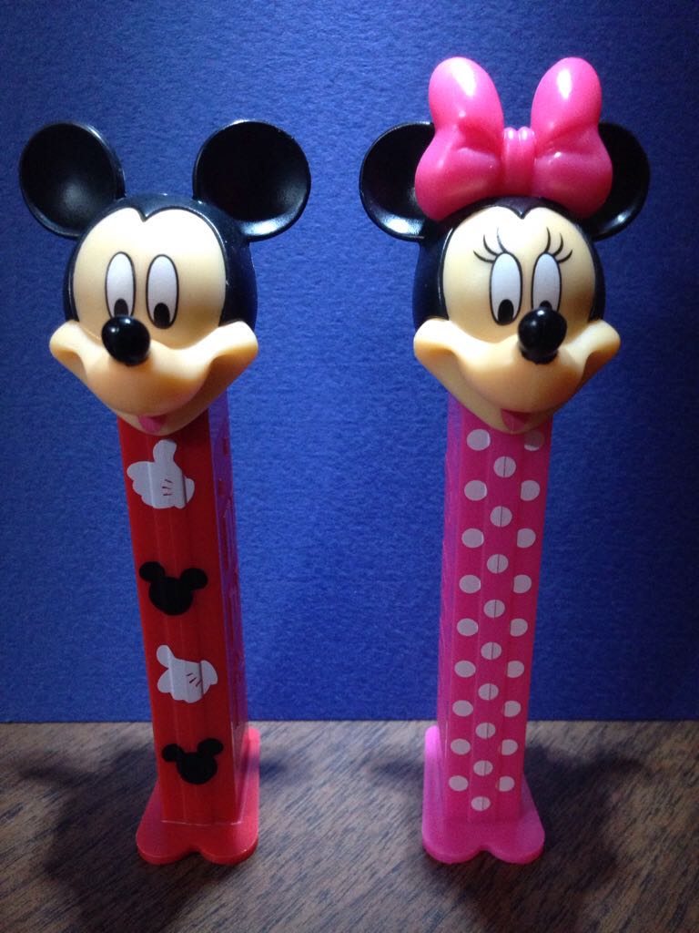 Valentine’s - Couple Mickey & Minnie - Valentine’s Day pez collectible - Main Image 2